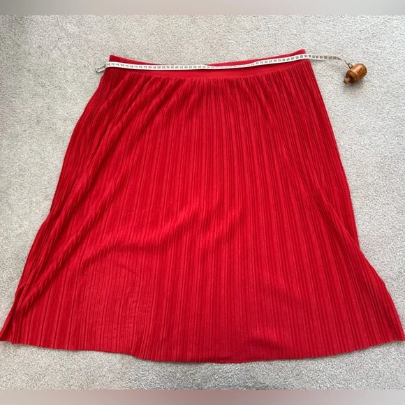 Vibrant red-orange pleated a-line skirt - Picture 5 of 10